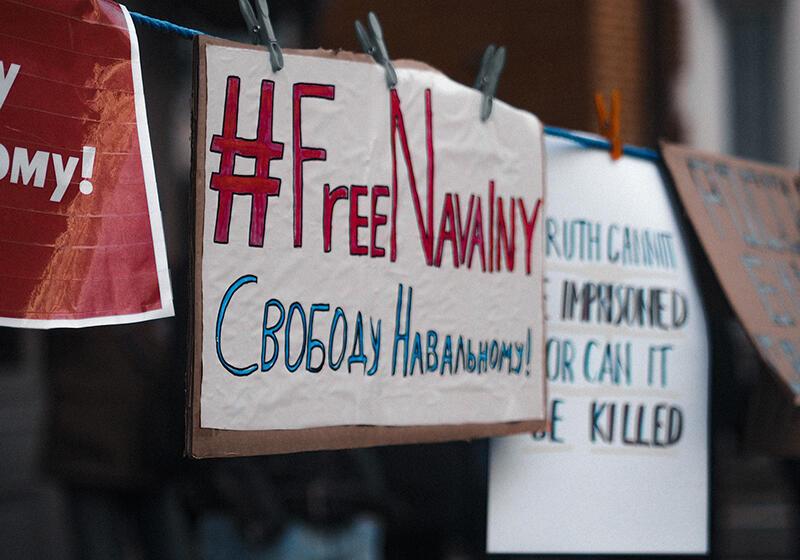 a placard reading '#FreeNavalny'