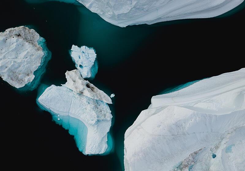 a bird's eye view of icebergs in the ocean