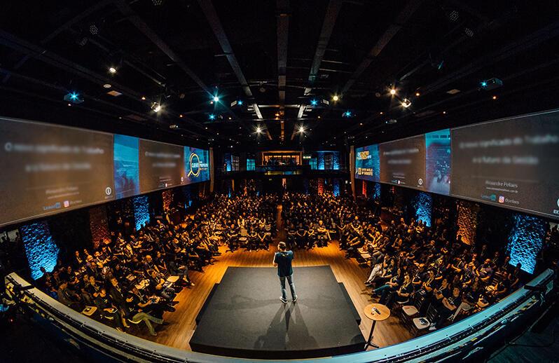 Lecture from above, speaker in the middle
