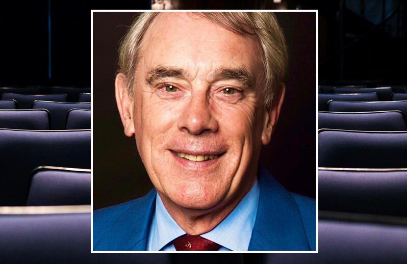 Hands holding a lightbulb