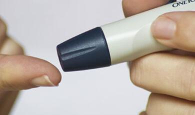 Hand holding insulin pen