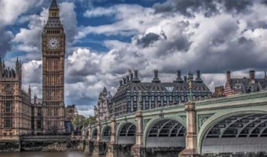The Thames, Westminster Bridge, the Elizabeth Tower and Big Ben