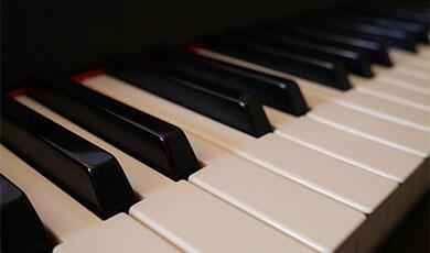 a piano keyboard
